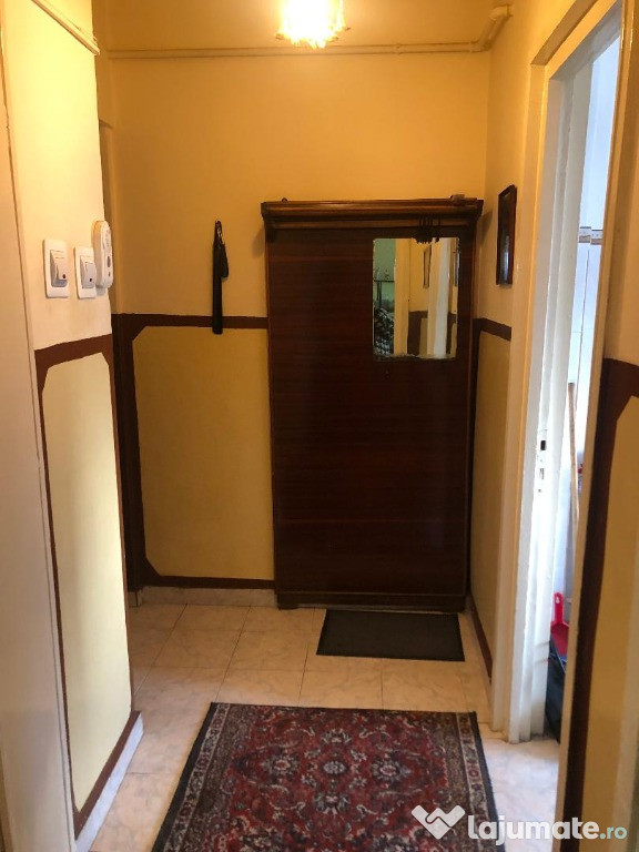 Inchiriez ap 2 camere micro1