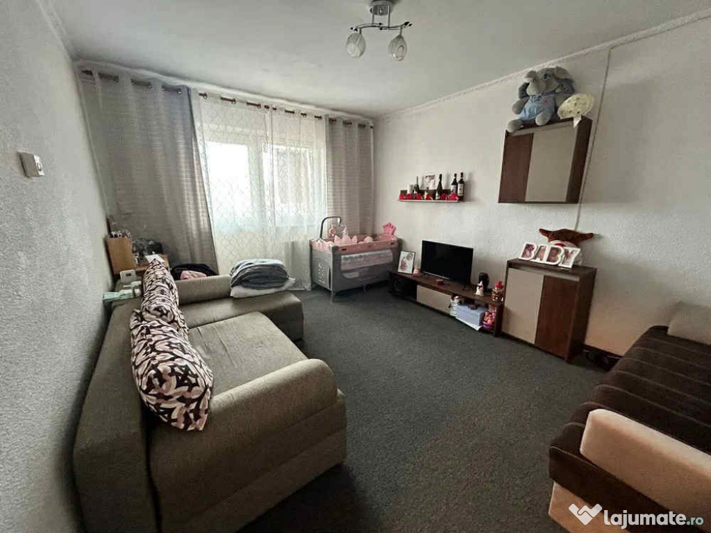 Apartament 2 camere, decomandat - zona Centru Civic