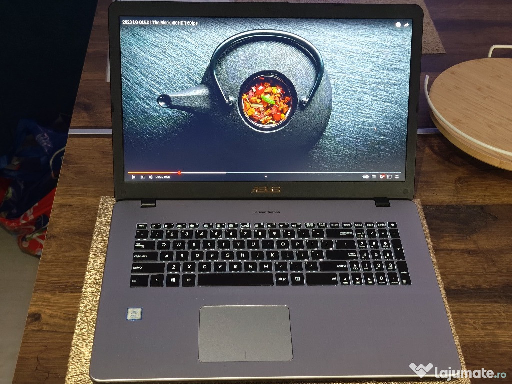 Laptop ASUS Vivo – Ecran mare, i7, stocare rapidă, placă video dedica