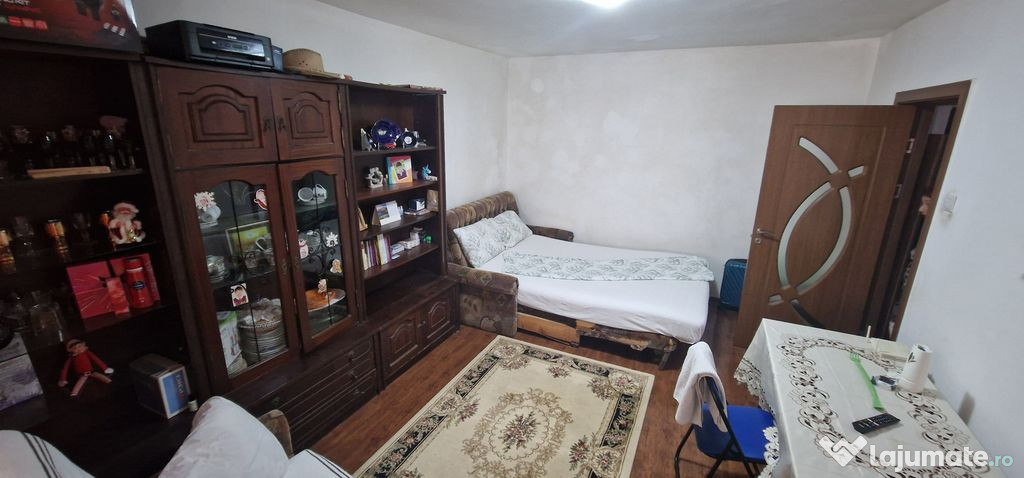 Zona Ciresica, 2 camere decomandate cu suprafata utila de...