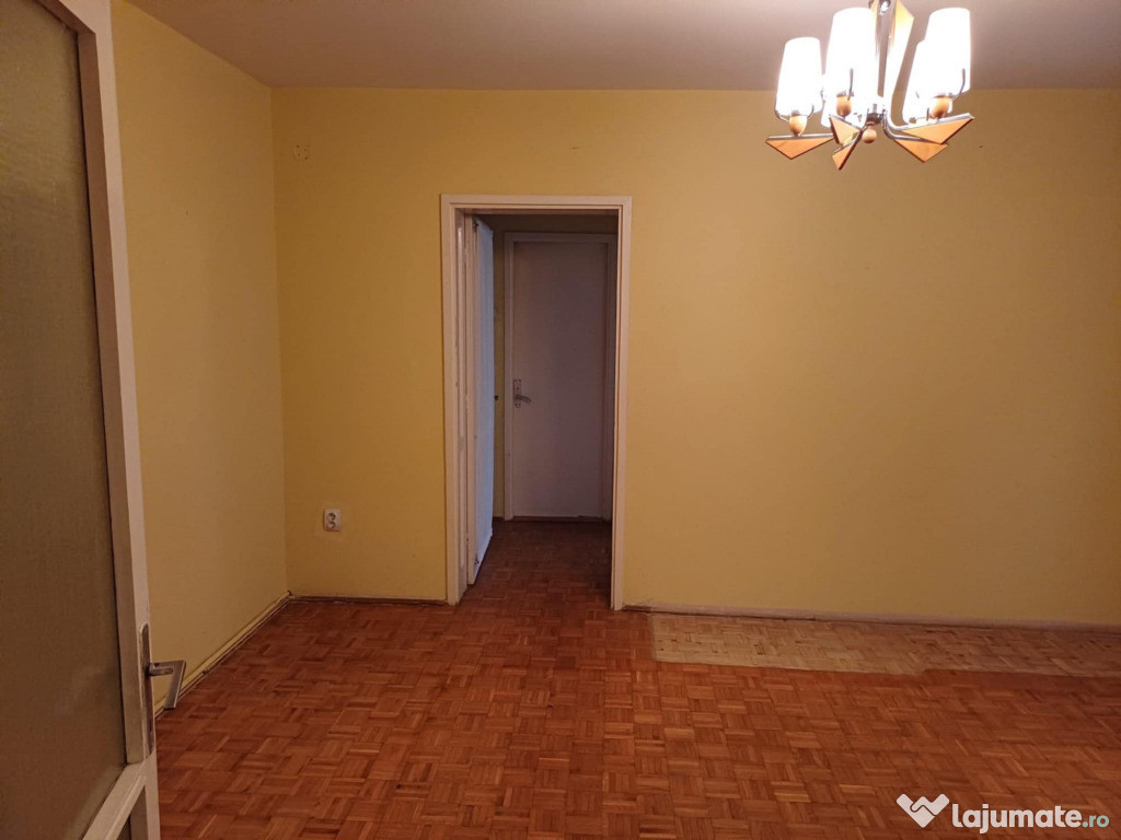 Apartament de 2 camere zona Tractorul