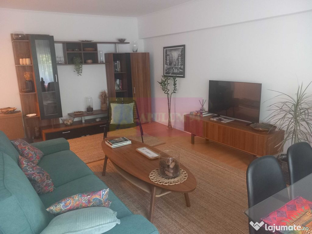 Vanzare apartament de 3 camere pe bd Unirii, stradal