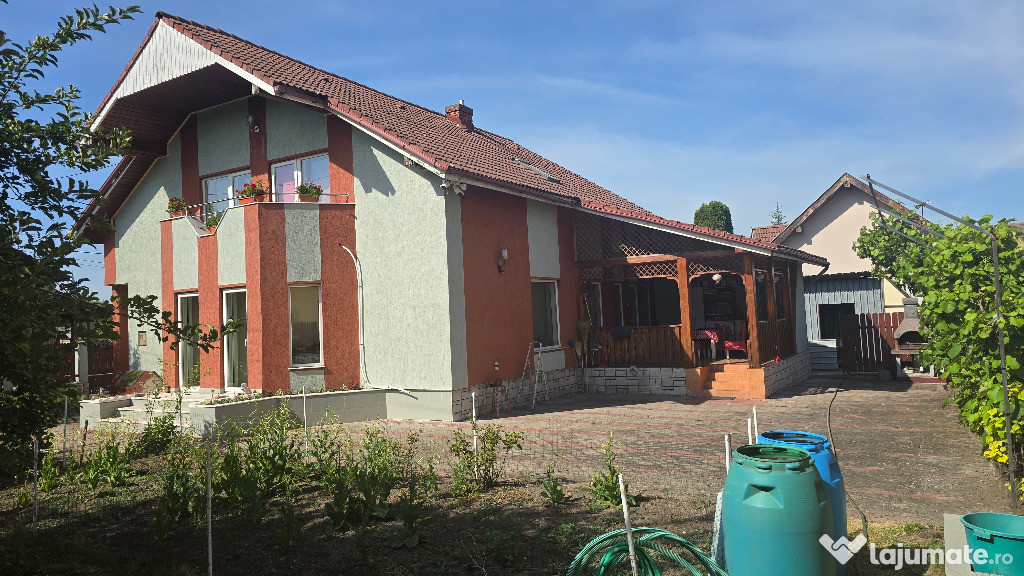 Vand proprietate in Deva. zona Ceangai, compusa din 2 case de locuit,
