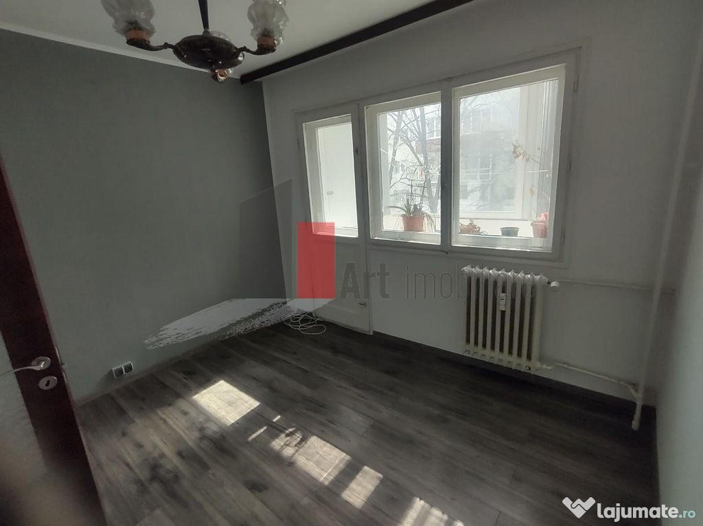 Vânzare apartament 4 camere semidecomandat Emil Racoviț...