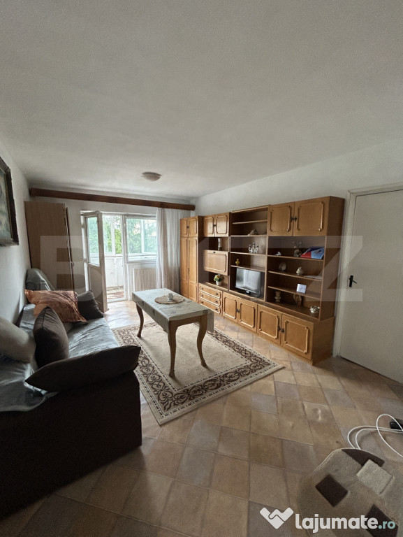 Apartament de vanzare, cu 3 camere, 64 mp, zona Tractorul