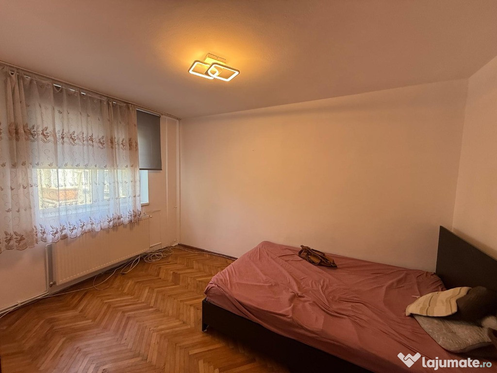 Apartament 3 camere, etaj 3, bloc de cărămidă