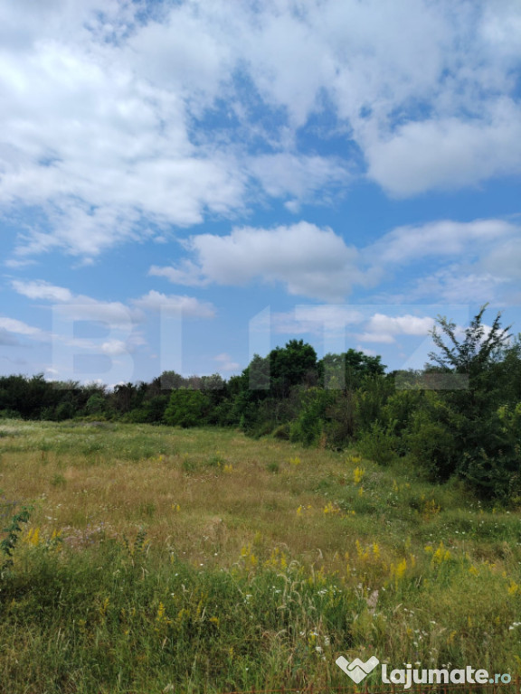 Teren intravilan, de vanzare. 600 mp, zona Priseaca
