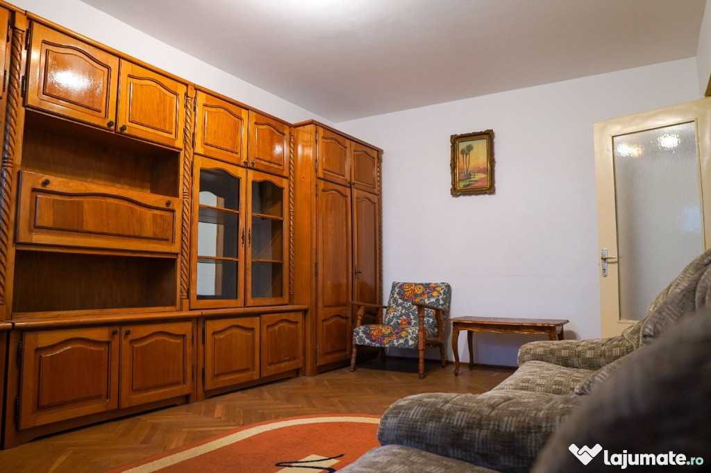 Apartament 4 camere, decomandat, etaj intermediar, zona Repu