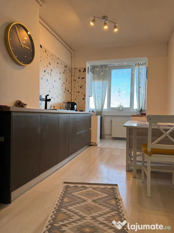 Apartament 2 camere, semidecomandate, zona Garii.