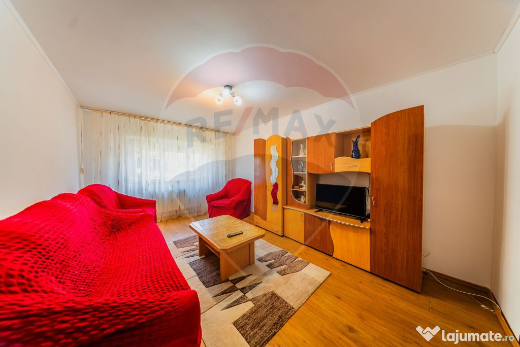 Apartament cu 3 camere de închiriat în zona Intim