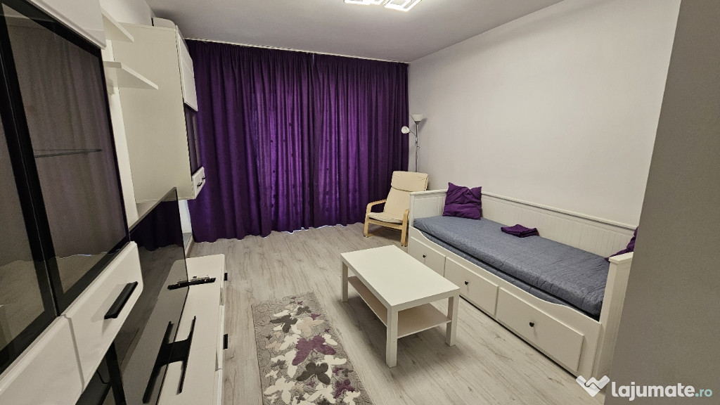 Garsoniera cu pat si canapea extensibila