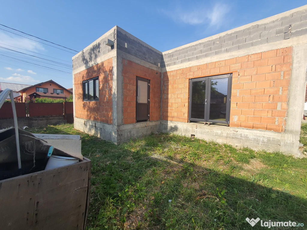 Casă la roșu, 254 mp parter + teren pe colț, Săcălaz
