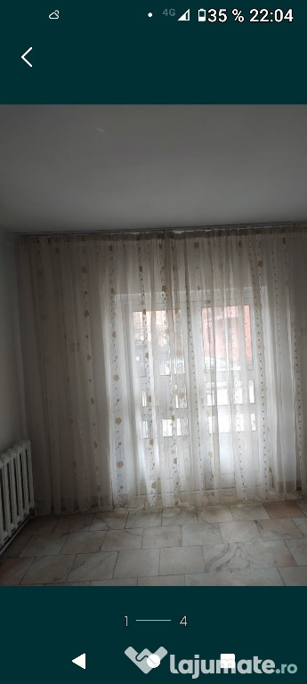 Perdea crem în stare perfectă