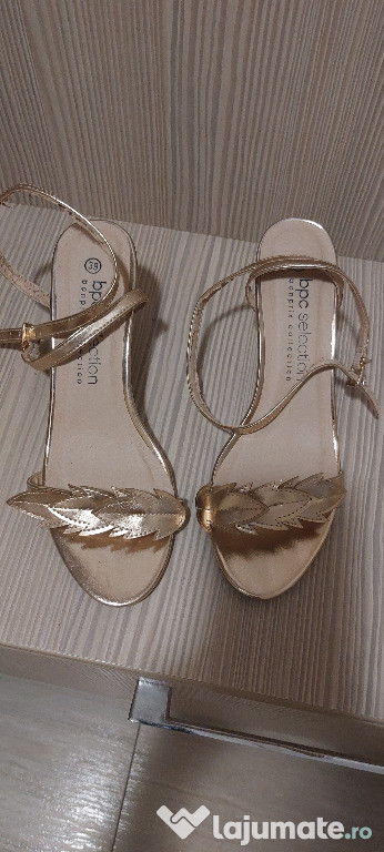 Vand sandale aurii elegante, masura 39, cu tocuri de 8 cm