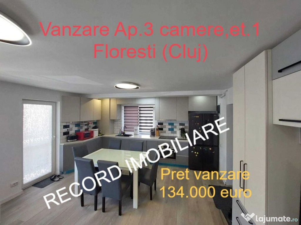 Apartament 3 camere,2 bai, etaj 1, 2 parcari in Floresti