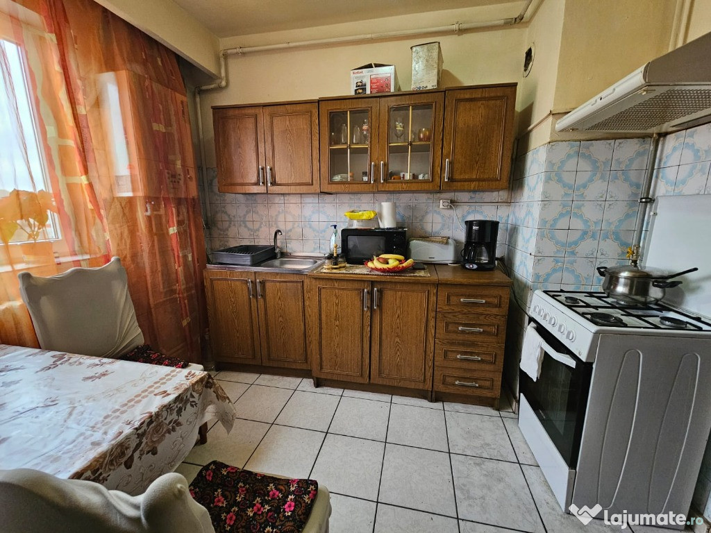 Apartament 2 camere, zona Gojdu
