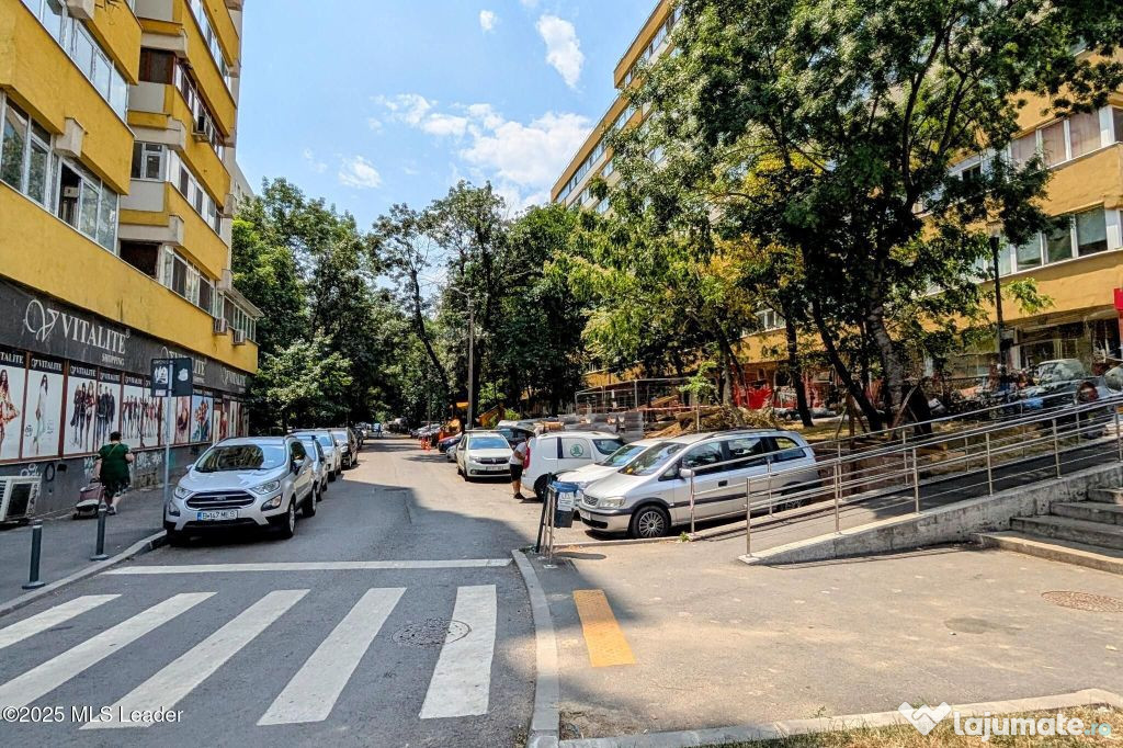 Doamna Ghica - Pasaj, 3 camere 70 mp, etaj 2, decomandat,...