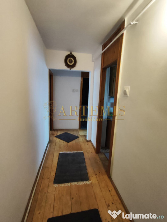 Apartament de 2 camere, decomandat, 49.5 mp., zona Primaveri