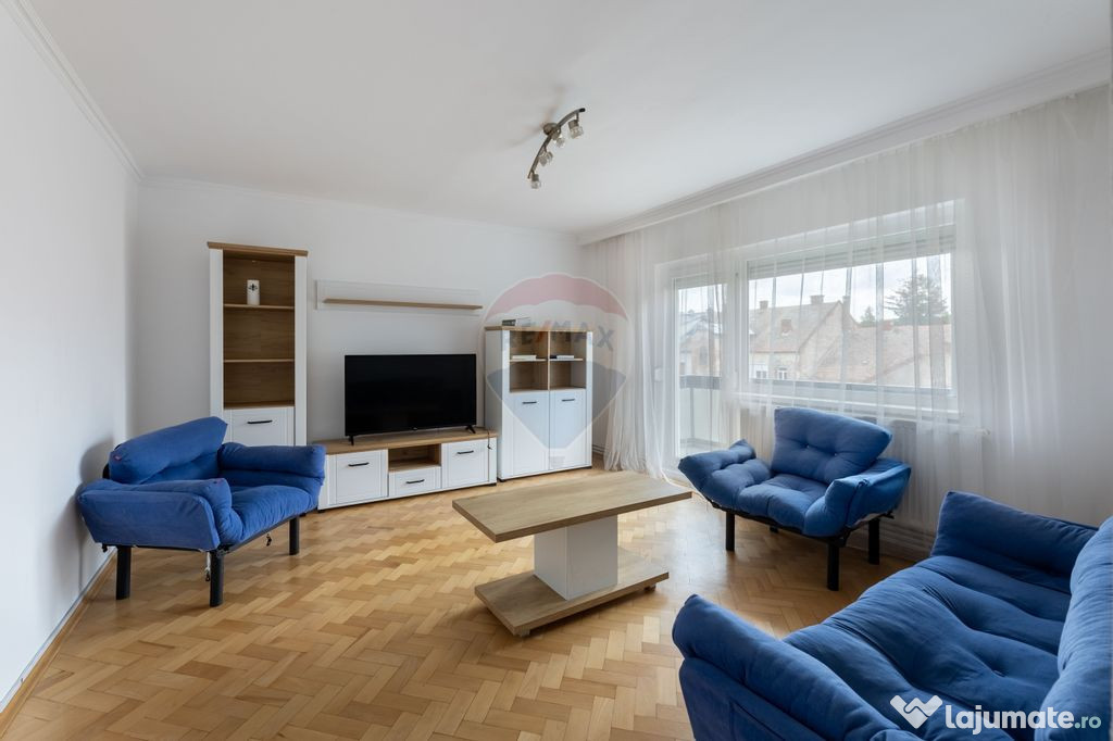 Apartament cu 3 camere spațios și luminos, decomandat.