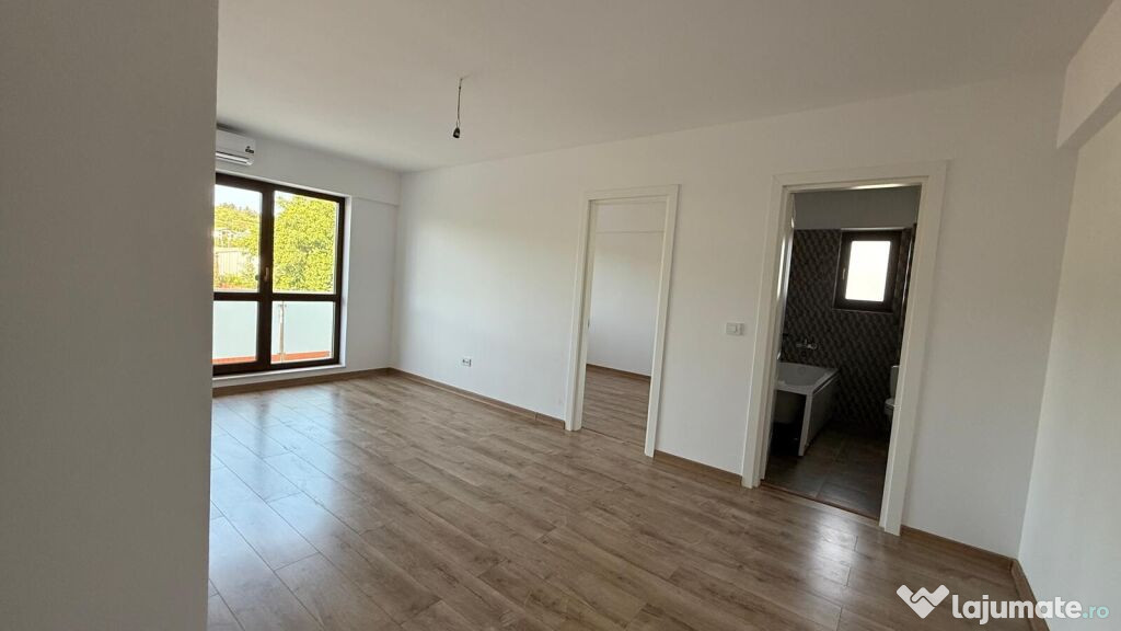 BLOC NOU, FINALIZAT, 2 CAMERE CU GEAM LA BAIE