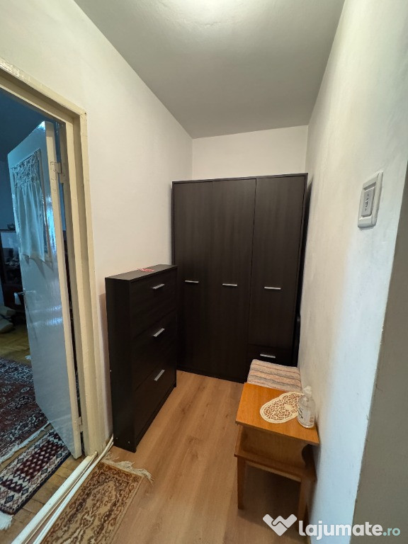 Vand apartament cu 4 camere