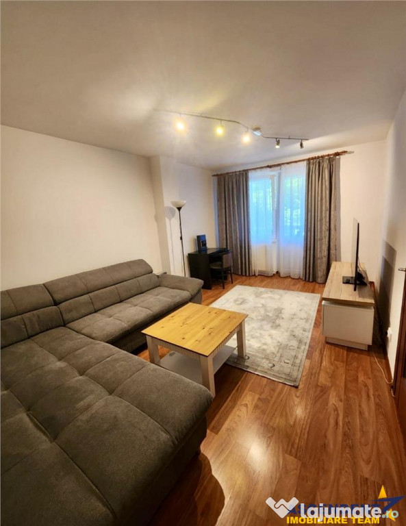 Trei camere cu doua bai, mobilat si utilat complet Centrul c