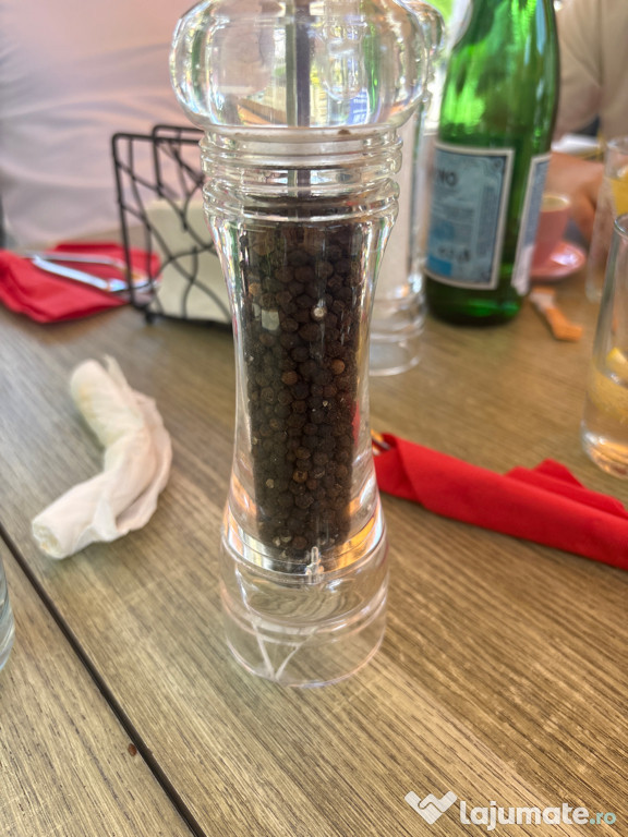 Solniță piper , fără trageri în piept