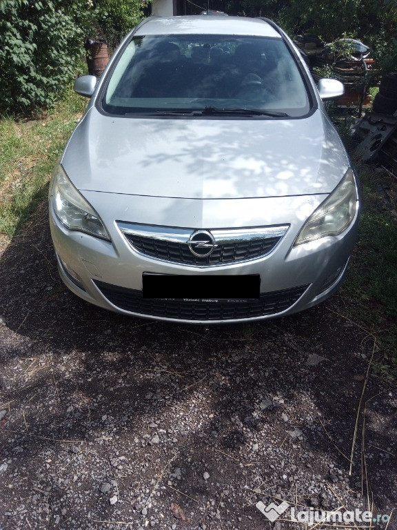 Opel Astra J Sport Tourer Combi 2011