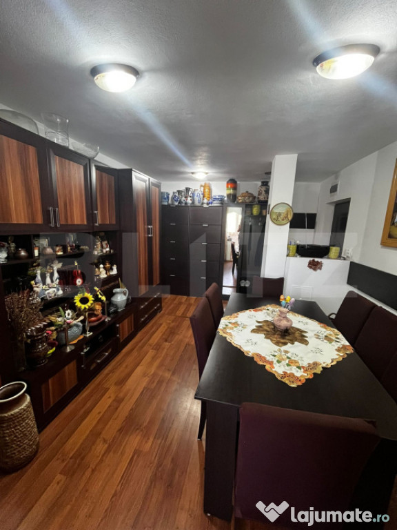 Apartament 2 camere, decomandat, zona Imparatul Traian