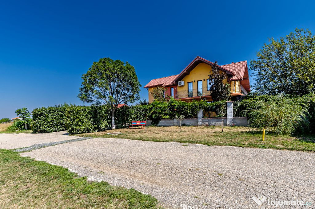 Liniște, confort și natură. Vilă deosebită la 20 Min...