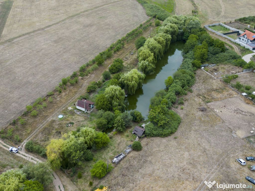 Teren de 7900 mp cu baltă de pescuit în Frumușeni
