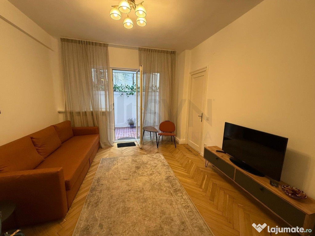 Universitate - apartament cu 3 camere si curte proprie