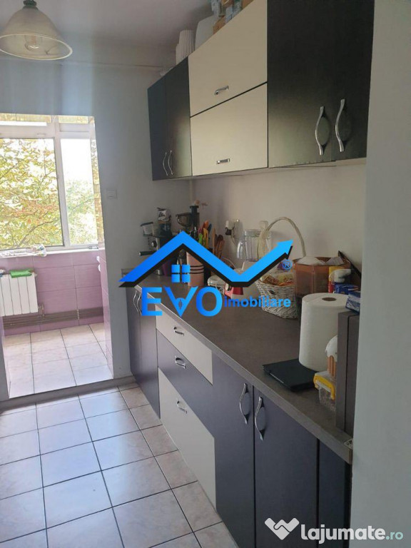 Apartament cu 2 camere, decomandat, etajul 3, zona Alexandru