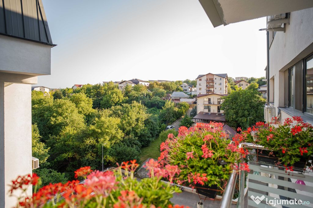 Apartament cu 3 camere decomandat de vânzare Rediu