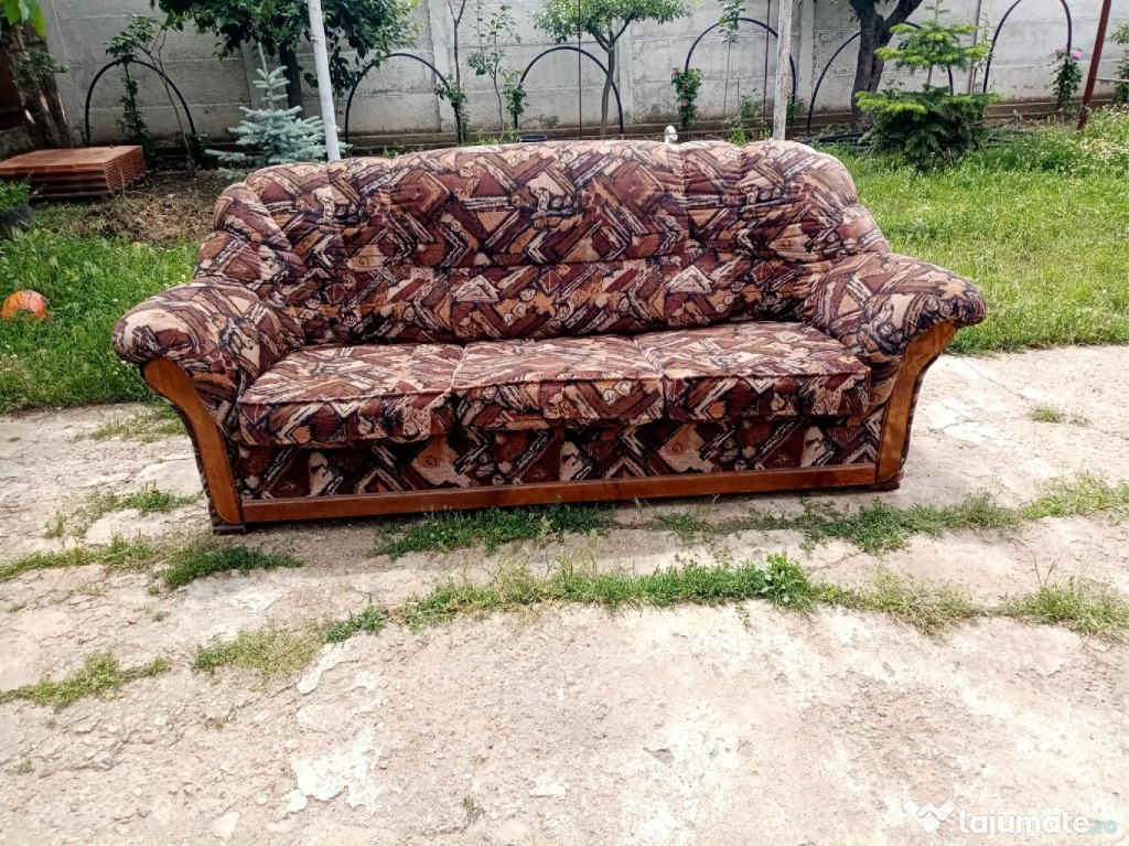 Diferite produse mobilier, canapea, fotolii, masa lemn, birou