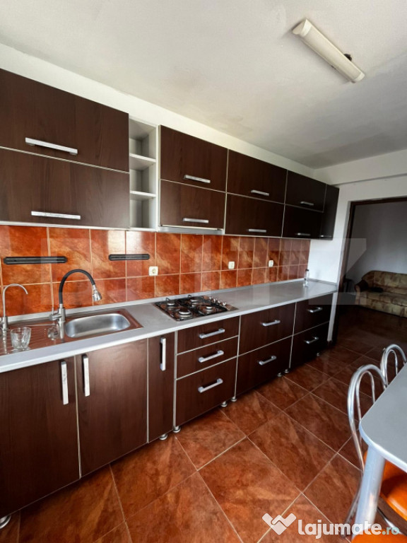 Apartament 3 camere, loc de parcare, zona Hotel Diana