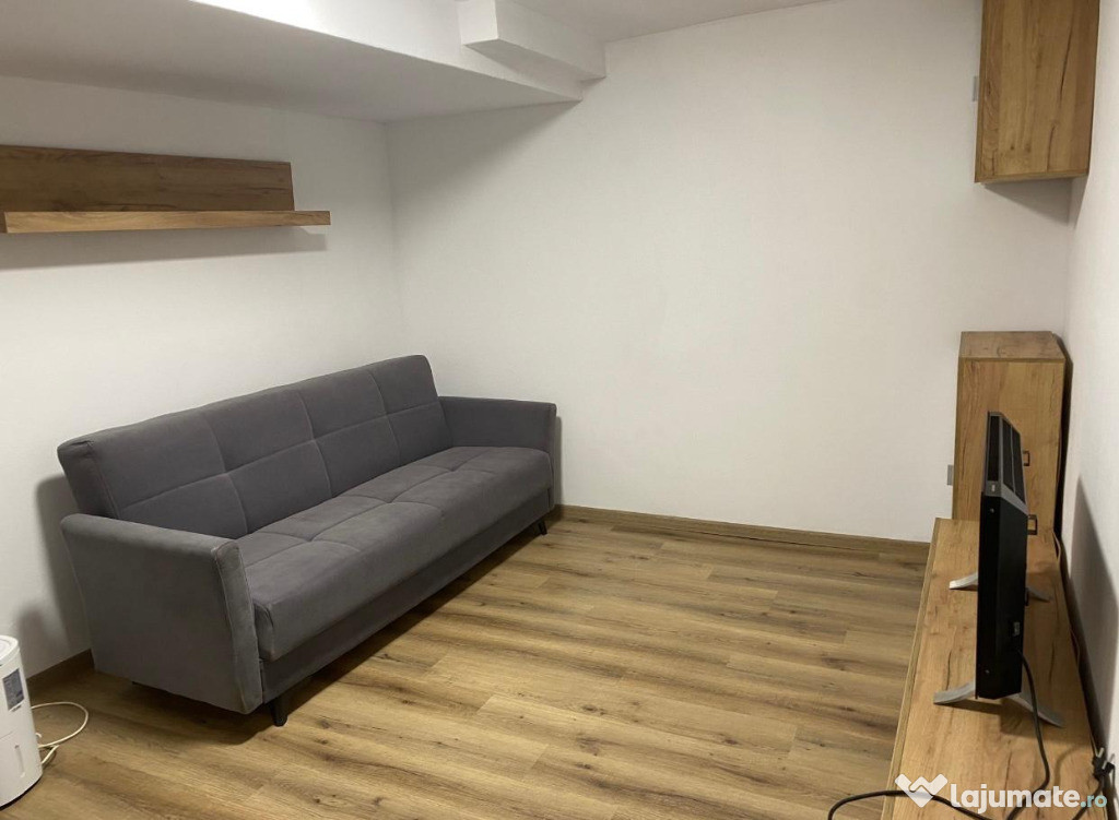 Apartament 2 camere, semidecomandat - zona Brasovul Vechi