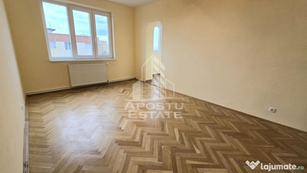 Apartament cu 4 camere, 2 bai, centrala proprie, zona Cir...