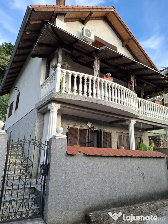 Casă spațioasă cu vedere panoramică, în Tekija – Serbia (25km de VAMA)
