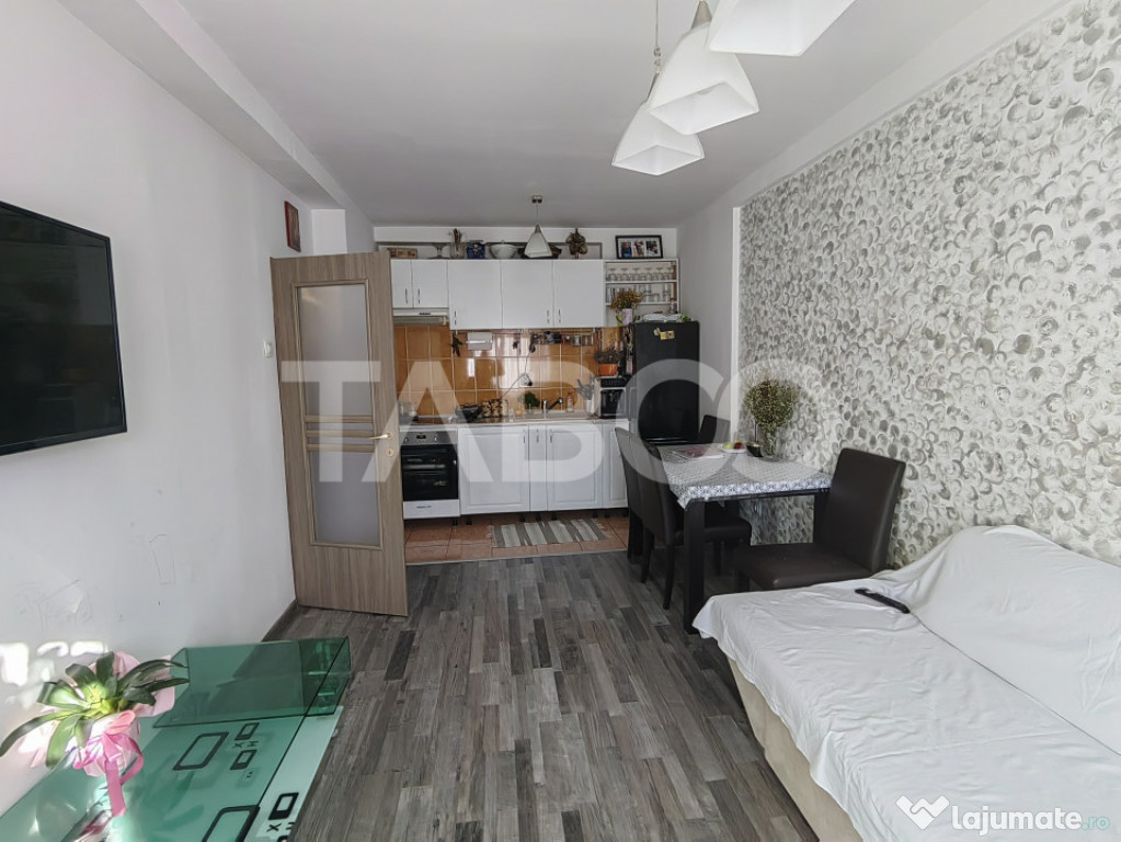 Apartament 2 camere decomandate de vanzare etaj intermediar