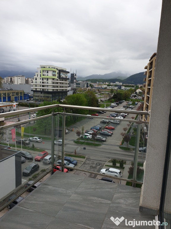 Proprietar închiriez apart. 3 camere zona Coresi