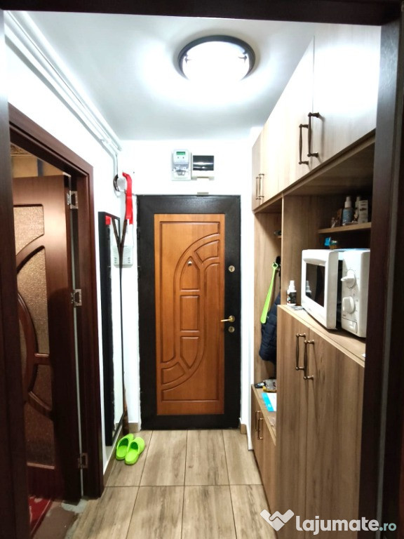 2 camere Lujerului, etaj 1, balcon, centrală proprie, metrou 600 m