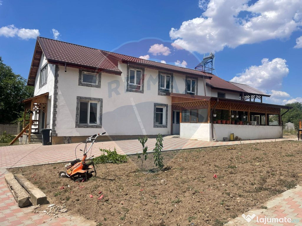 Casă / Vilă cu 7 camere de vânzare
