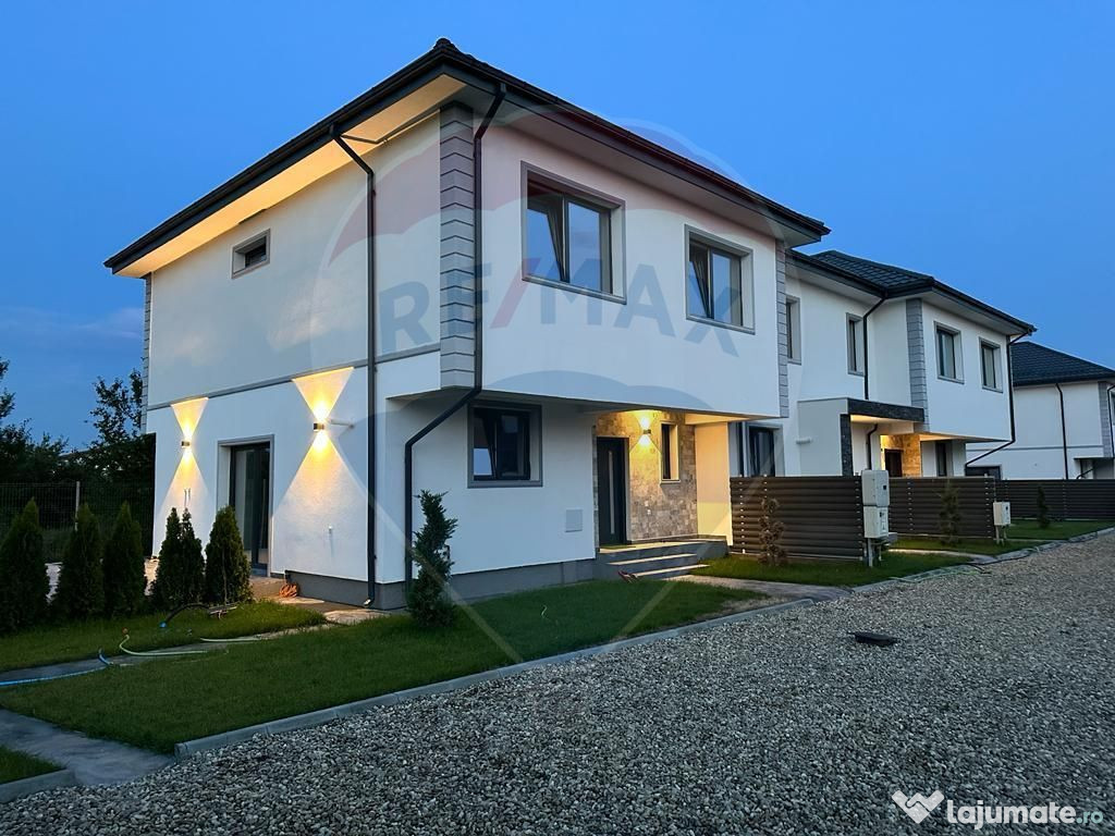Casă / Vilă triplex cu 4 camere de vânzare Corbeanca