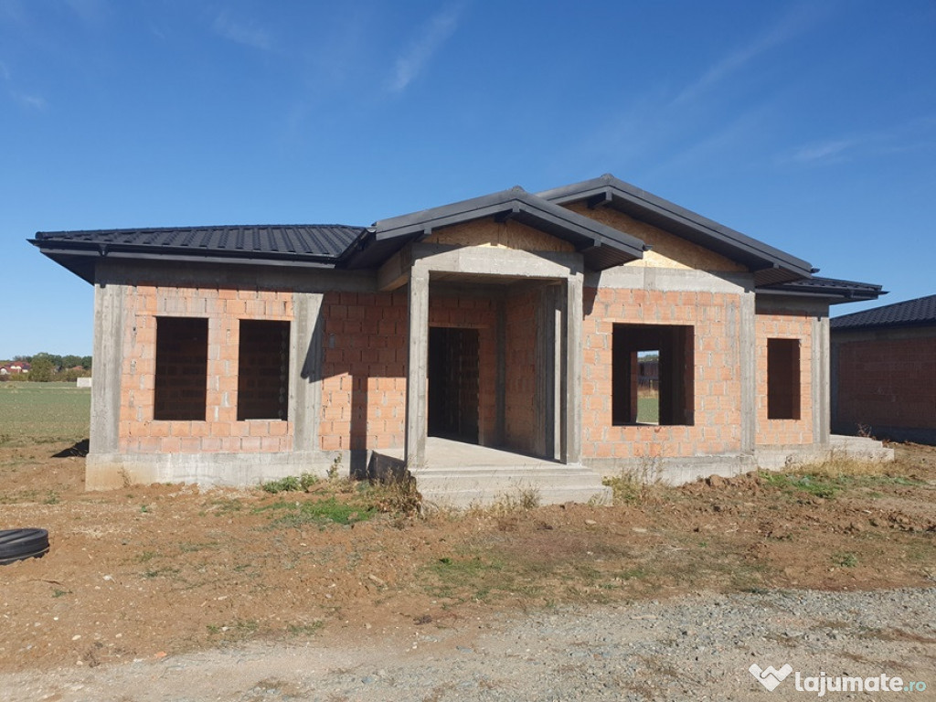 Vila Balotesti, padure,'la rosu',bransata la utilitati 103000 euro