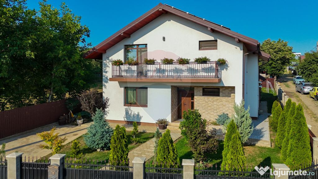 Casă / Vilă cu 4 camere de vânzare