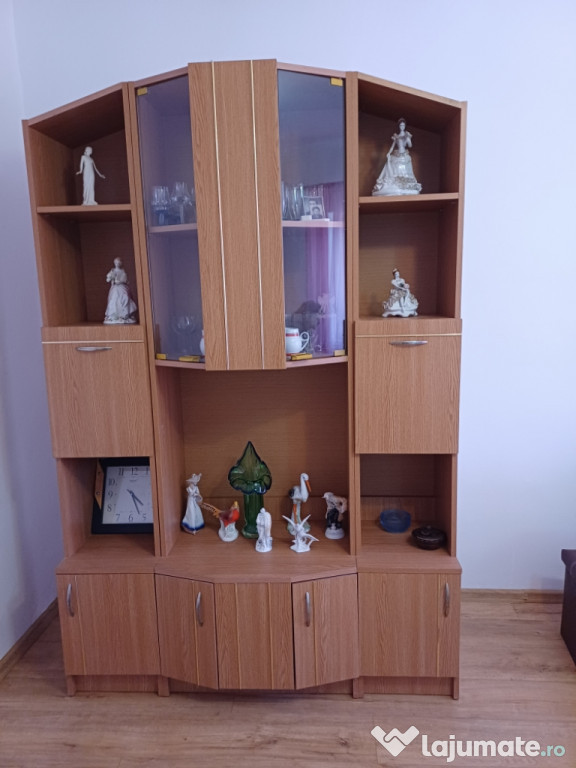 Vitrin cu sertare