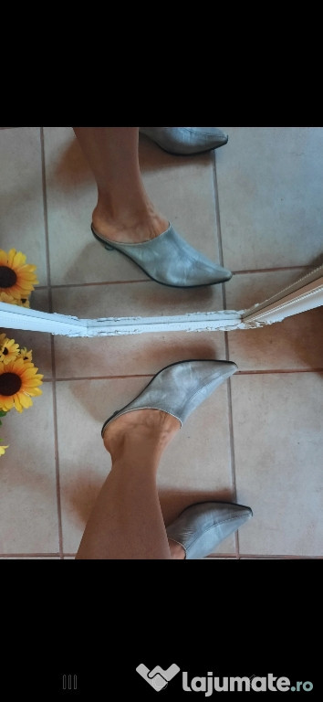 2 perechi saboți piele naturală 37