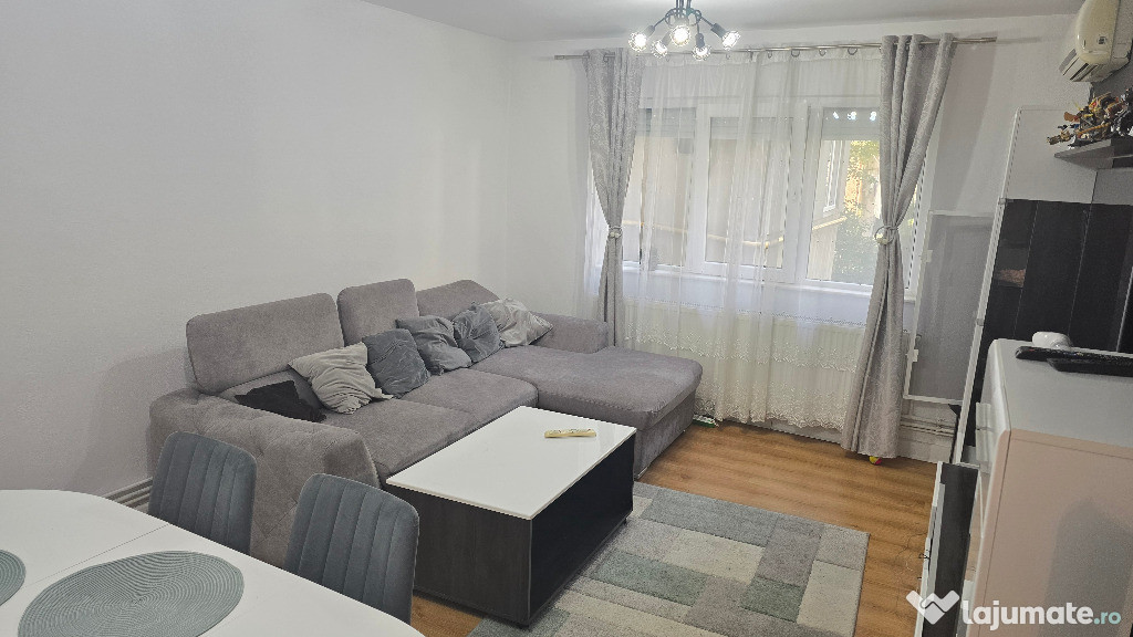 Vand apartament 3 camere decomandat Deva, Saturn, parter, mobilat