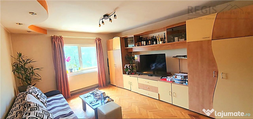 Apartament 4 camere, decomandat, zona Tractorul